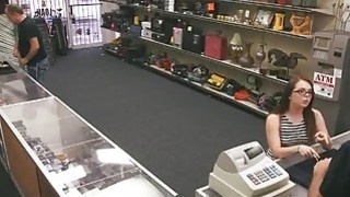 Cô gái từng bị ông chú quấy rối tình dục khi còn bé, giờ lớn lên lại tìm đến ông ấy