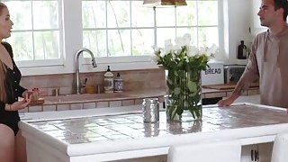 Cô sinh viên 18 tuổi siêu trẻ, mập mạp vẫn còn trinh trong phòng ngủ đơn giản