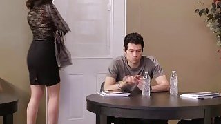 Móc lồn chảy nước cho em bú cặc