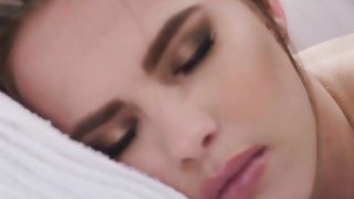 Con đĩ 18 tuổi đến với tôi để quan hệ tình dục sau giờ học và sau đó quay lại học