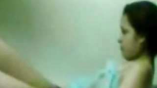 quay lén em gái đi đái