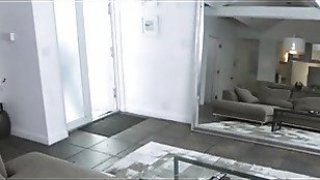 Em có muốn thử bú ti hai chị không