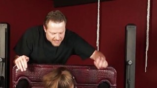 Tuổi 18 em bước chân vào ngành jav và lần đầu được bắn vào bên trong