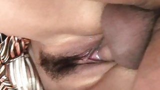 Người chồng thất nghiệp, Cô vợ mệt mõi vì phải đi làm rơi vào cám dỗ của bạn thân chồng