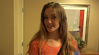 Em là con đĩ hư hỏng của anh