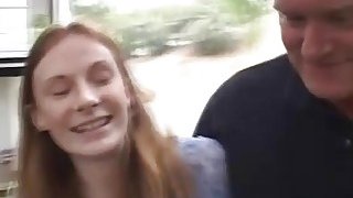 Cho người vợ làm người mẫu khỏa thân để học trò vẽ