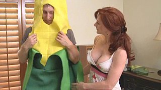 Đối với phụ nữ, hãy ngồi trước mặt tôi, cho tôi thấy cái lồn nhỏ của bạn và thủ dâm cùng tôi!