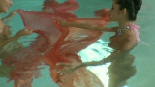 Bắn tinh ngập cô bé người vợ dâm của sếp