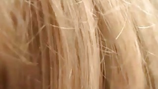 Nữ học sinh ngây thơ thường xuyên bị lạm dụng trên xe buýt cho đến khi “nghiện”