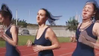 Thấy giáo nhút nhát bị em học trò tiểu quỷ tỏ tình rồi rủ luôn vào khách sạn