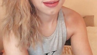 Bạn gái đạt cực khoái bằng cách xuất tinh hậu môn trong chiếc quần yoga rách - âm hộ và lỗ đít ướt đẫm