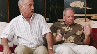 Em Ông xã phang vợ mới cưới của anh trai trong 2 năm sống chung nhà