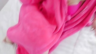 Cháu trai tự sướng với đồ lót của dì thì bị phát hiện và cái kết