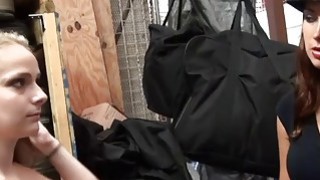 Một cô gái trẻ xinh đẹp sinh năm 2003! Lần đầu tiên xuống biển! Quầng vú siêu lớn cúp D, khán giả yêu cầu mạnh mẽ để xem sữa, nhấc áo vest nhỏ lên, một cặp đèn pha, nhào nặn quá hấp dẫn