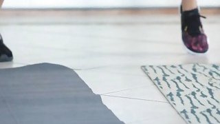 Con gái riêng thấy thèm khi nhìn trộm bố dượng Nắc mẹ