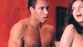 đưa cô nhân viên nữ xinh đẹp say xỉn về nhà nghỉ, cậu thanh niên tò mò…