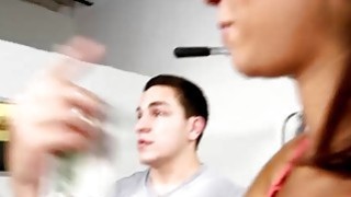 APKH-191 Cô gái đồng phục ngực đẹp xuất tinh vào suối nước nóng cùng giáo viên bạo dâm, giáo dục giới tính sâu sắc trong video góc nhìn của Yoshimi Hono