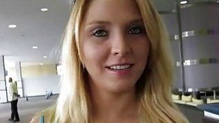 Em hàng xóm thiếu hơi cặc và anh chàng đụ dai