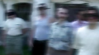 Một gia đình kỳ lạ chỉ giao tiếp với nhau bằng “tình dục”