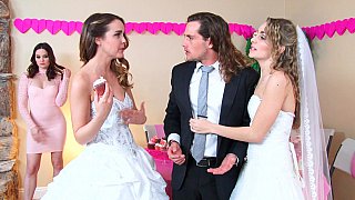 Con đĩ tương phản thì lạnh lùng và hống hách trước mặt mọi người, nhưng lại là công cụ thỏa mãn tình dục sau lưng mọi người! 800 bộ sưu tập, 300 lượt thích và theo dõi