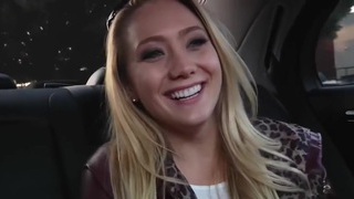 Mút cô bé em đồng nghiệp dâm đãng