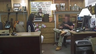 Cậu liếm trúng hạt le của mình rồi sướng quá