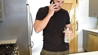 Cô giáo người Mỹ Sara Jay quan hệ tình dục với học sinh người Pháp