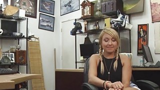 (Xác minh cử chỉ) Từ giường đến cầu thang rồi đến phòng khách, gọi video cho người hâm mộ trong suốt quá trình