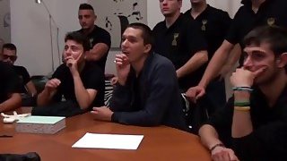 Thầy giáo bí mật quan hệ em học trò ngây thơ