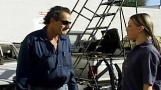 Cực phẩm quan hệ em đồng nghiệp dễ thương cả đêm sau khi trễ tàu về nhà