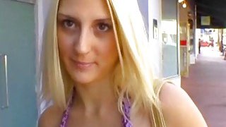 Em là con đĩ hư hỏng của anh