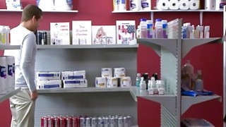 Cô trông trẻ Latina ngực bự khiến tôi xuất tinh 3 lần