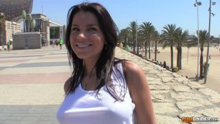 Bố dượng trừng phạt đứa con gái ngỗ nghịch không nghe lời