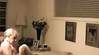 Hãy kéo bạn gái đang tập thể dục của bạn lại và bắt đầu tập thể dục