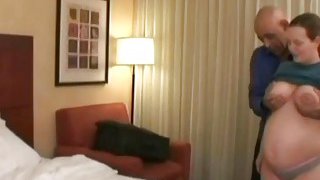 Mặc đồ bơi, bị xé toạc và quan hệ tình dục đến cực khoái