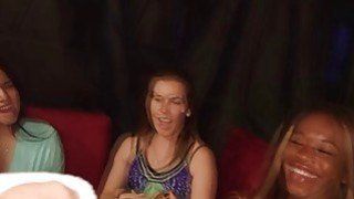 Nhét buồi vào mồm em nữ sinh mới lớn cực múp