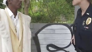 Chồng yếu sinh lý để thằng bạn thân địt vợ mình