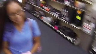 Bị người vợ "đi ngoài", bố dượng trả bài con gái riêng của người vợ ngon hết nước chấm