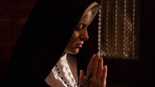 Nữ thần sắc đẹp hàng đầu XiuRen.com, người mẫu hàng đầu Wang Xinyao đã đeo mặt nạ mắt SM để mô phỏng tình trạng lạm dụng tình dục và đạt cực khoái