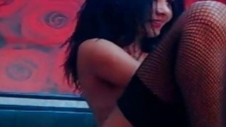 Khi ông nội được cháu gái chăm sóc