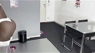 Bắt buộc đào tạo sâu họng sinh viên đại học Trùng Khánh