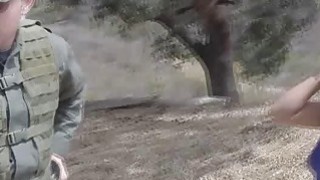 Ngày 12 tháng 7 năm 2023_Chú thỏ nhỏ đang chơi với quả bóng