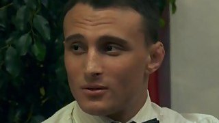 Nhét cặc vào lồn chị gái bị kẹt dưới gầm giường