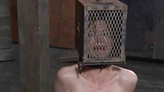 Cô gái trinh nữ nhỏ xuất tinh nhiều lần trong vài giây