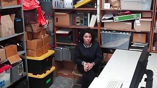 Em lao công mông to bị quản lý phang tê bím