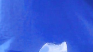 Gạ gẫm anh họ quan hệ sau khi tự sướng trong toilet