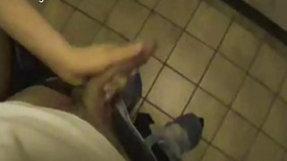 Trộm vặt ở cửa cu tiện lợi, em học sinh nữ chịu cái kết đắng