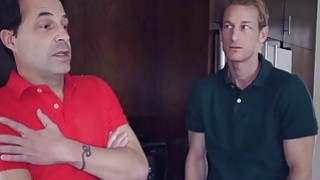 Lỡ chuyến tàu cuối, thanh niên qua đêm tại nhà cấp trên nữ trẻ