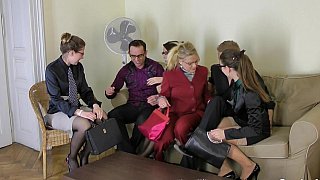 Xin chị kế dạy "yêu"