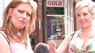 Em kế dễ thương giúp đỡ khi biết anh trai chưa từng có cô bạn gái thẩm du